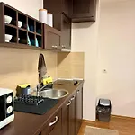 Gino's Place Home2host * בנסקו