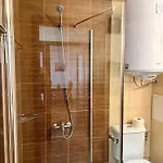 Gino's Place Home2host דירה בנסקו