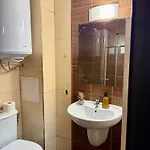 Gino's Place Home2host דירה