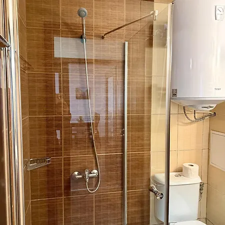 Gino's Place Home2host 公寓 班斯科